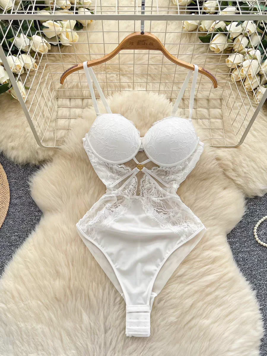 性感连体塑身衣约会穿搭：甜辣性感一步到位