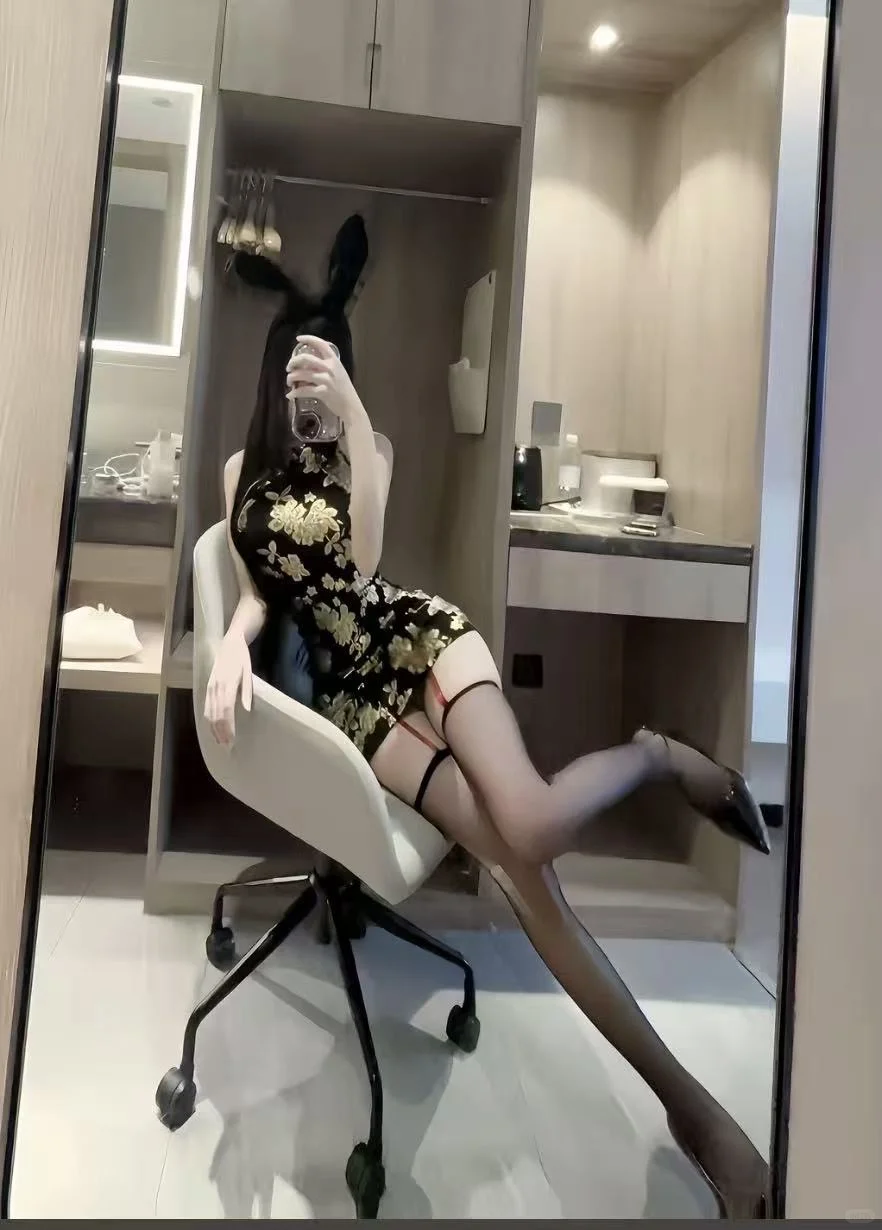 为了拍照，只能不停買裙裙。