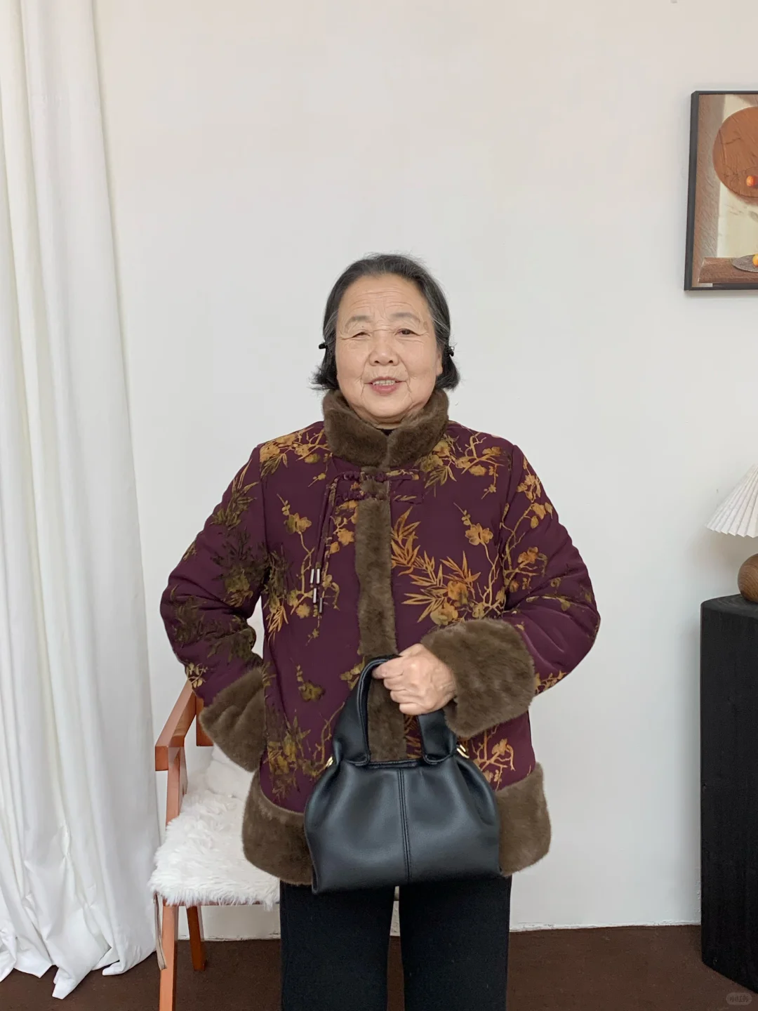 奶奶说我乱花钱买太多新衣服，留哪件好看呀？