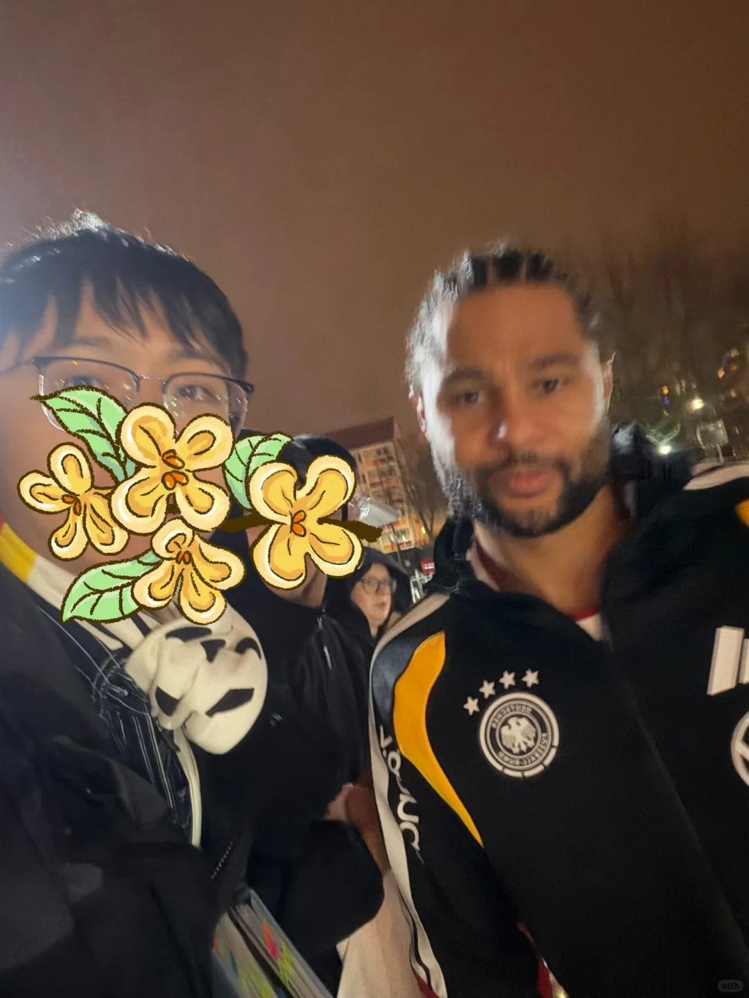 德国队的大巴车还有迎宾灯💡