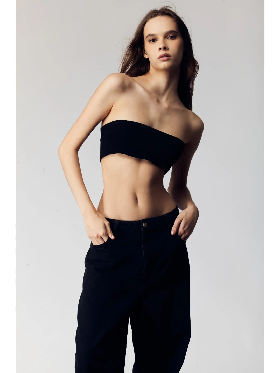 小麦色女外模 时尚女模