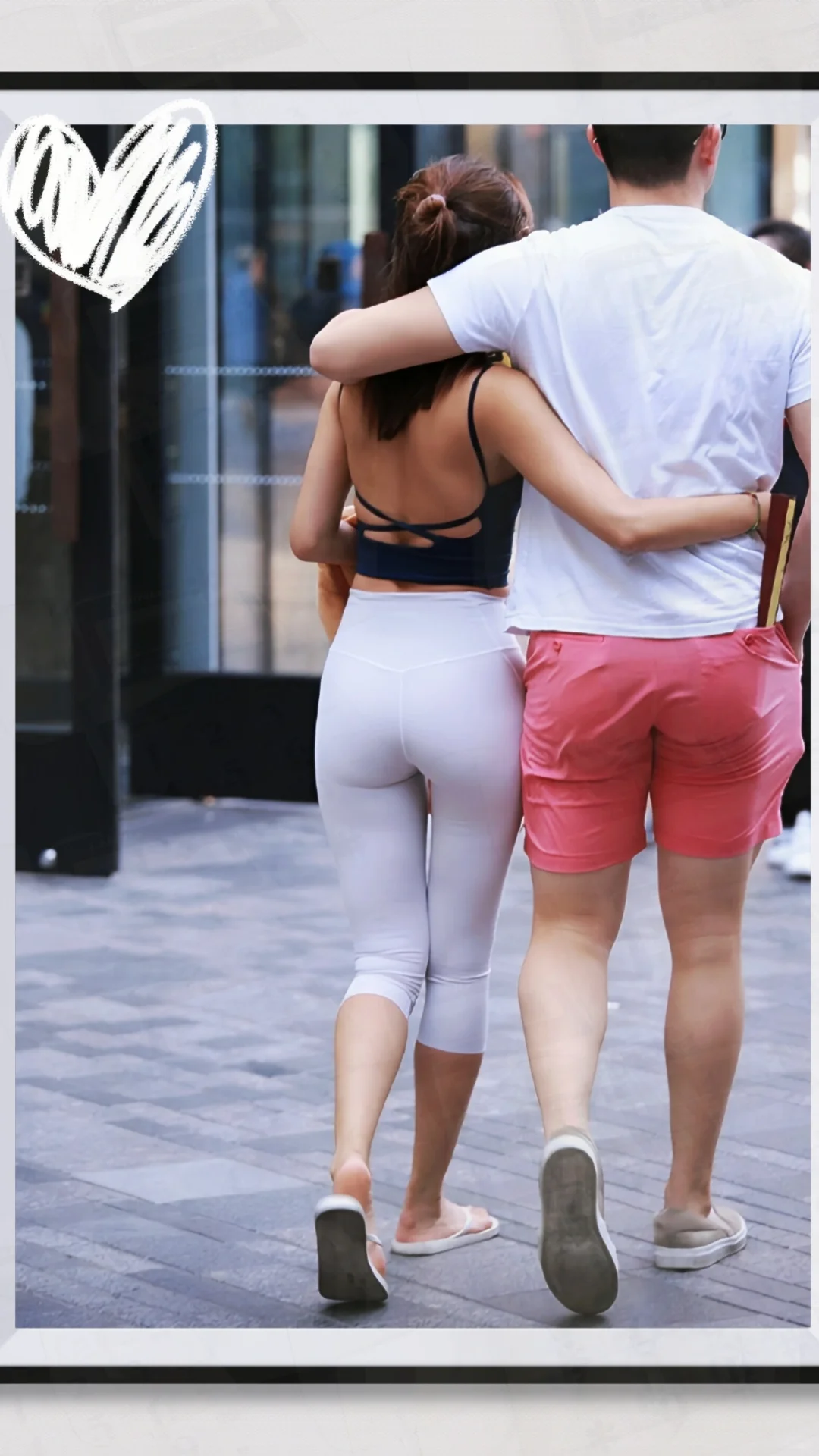 今年爆火的“无痕瑜伽裤”怎么穿才不尴尬？