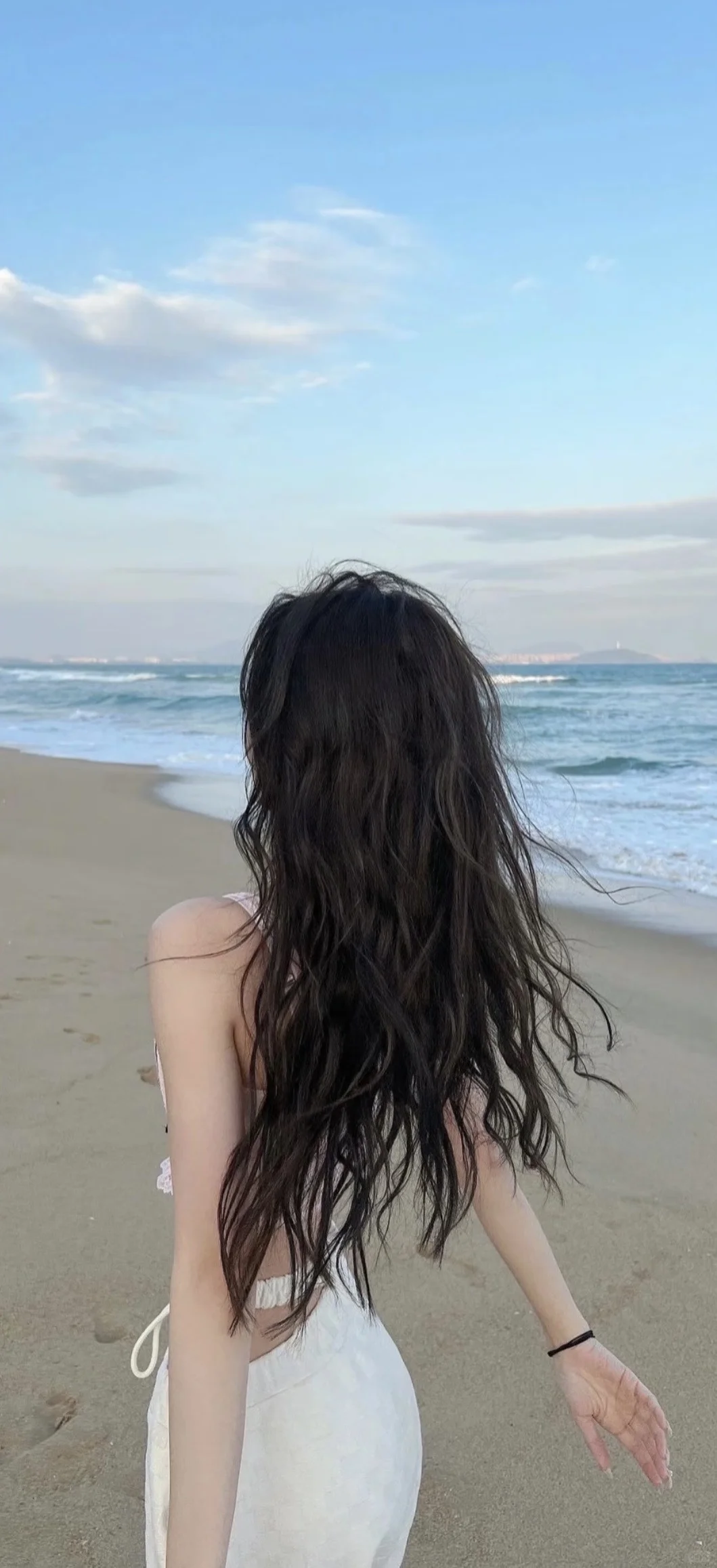 手机壁纸｜她留给你是背影🌊