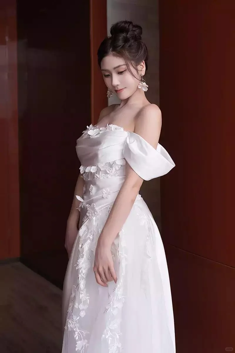 模特刘婷婷旅拍写真极致美腿性感动人