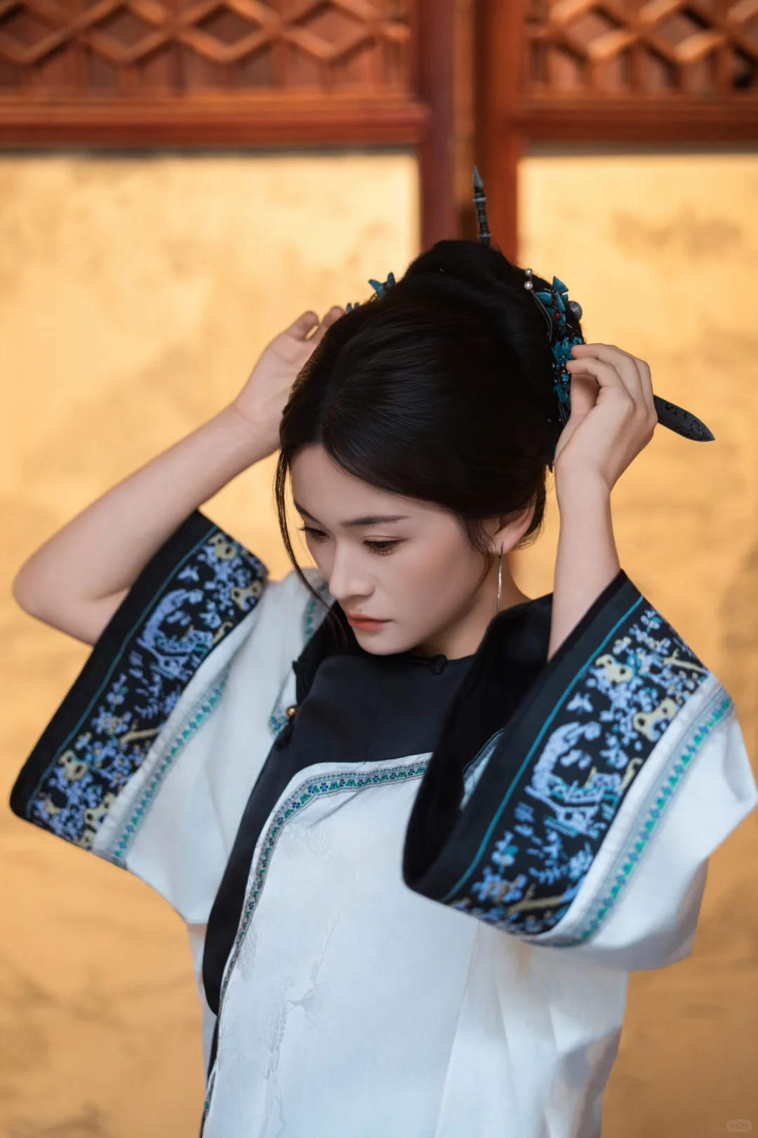 她可以是娇艳的花，也可以是锐利的剑⚔️