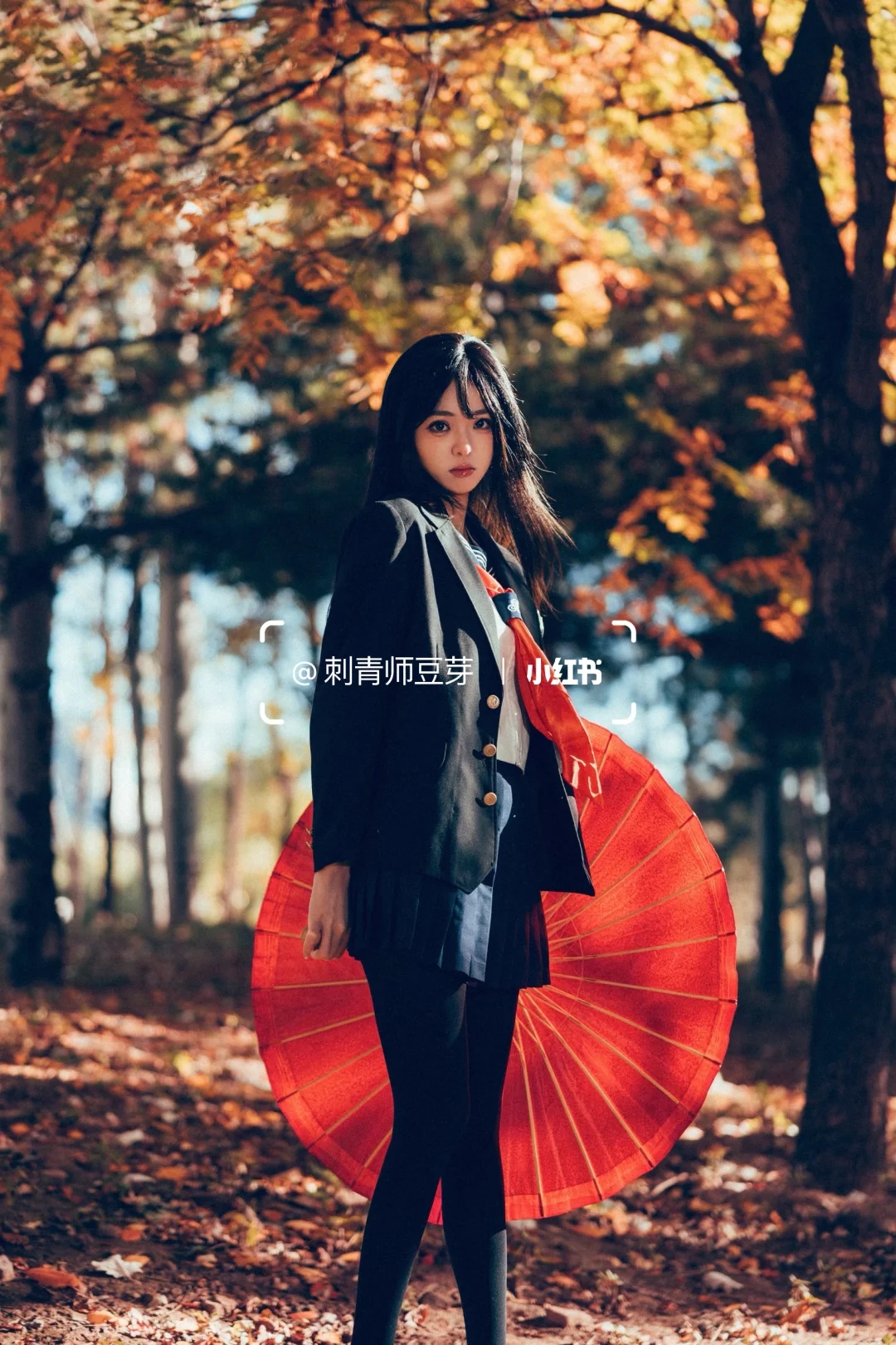 秋天 少女 枫叶 等待