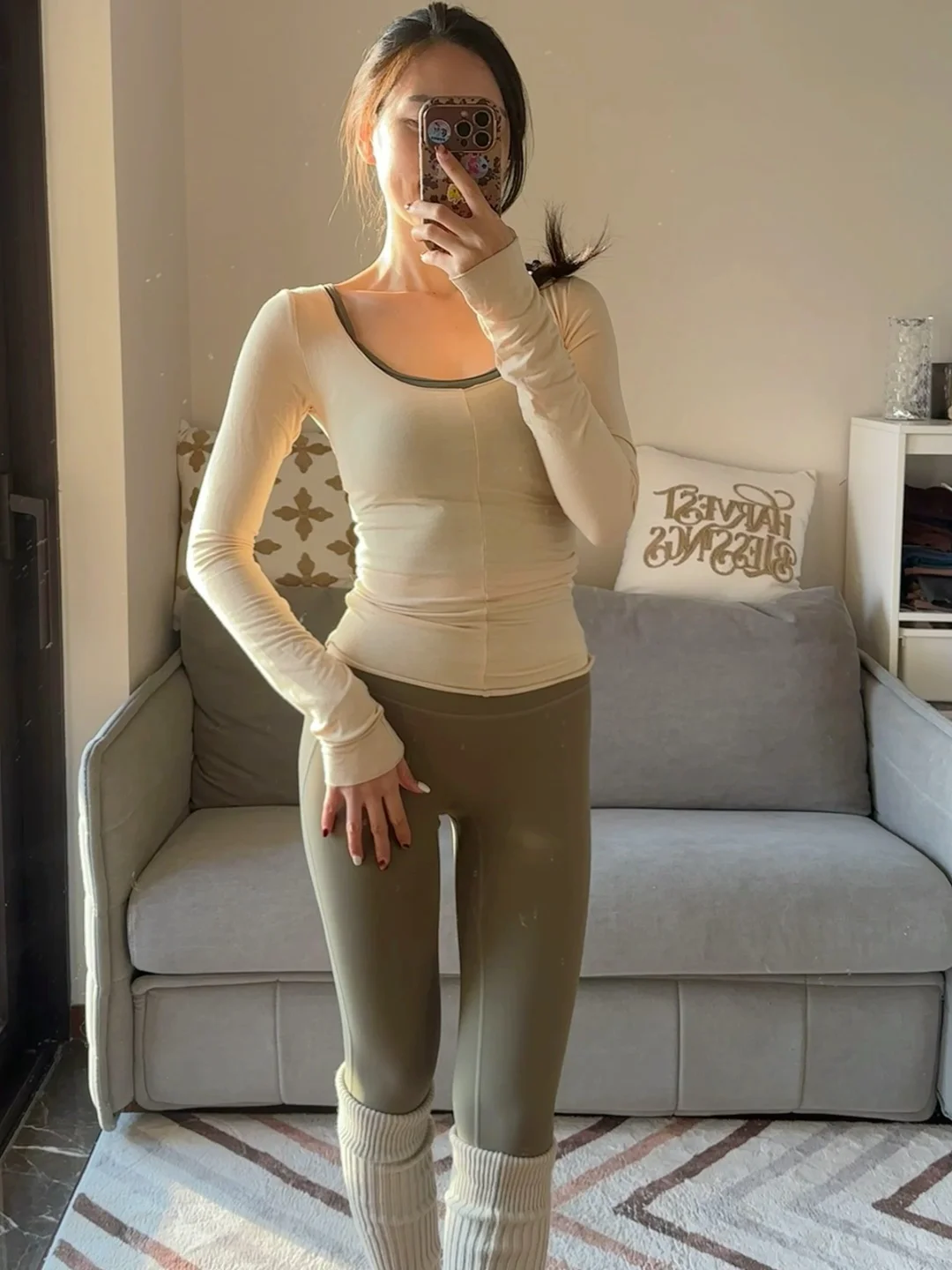 好温柔的瑜伽服！轻薄的罩衫好适合春天💕