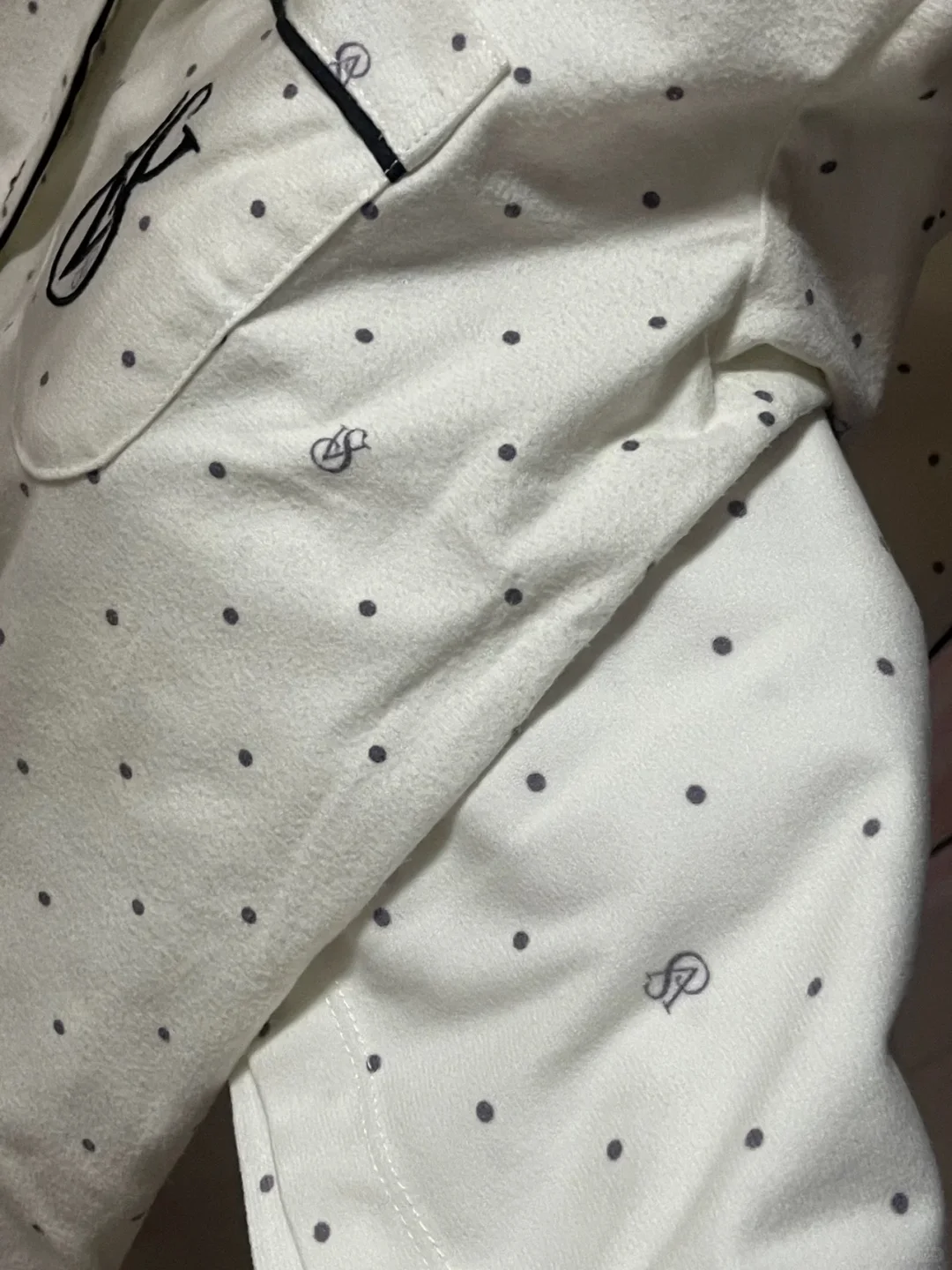 维多利亚的秘密轻舒绒椰果白