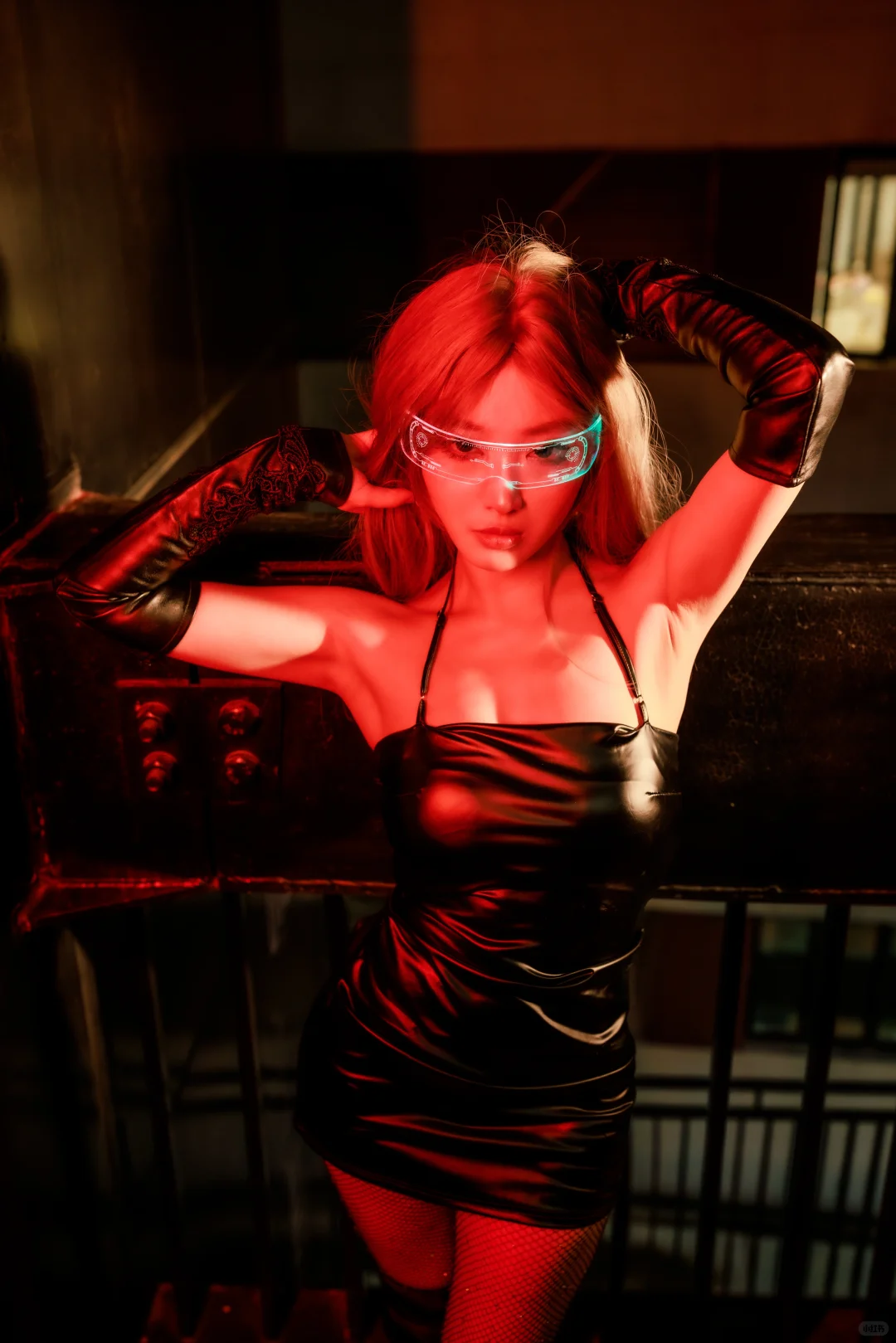 不是吗？辣妹就应该红黑配！🔥