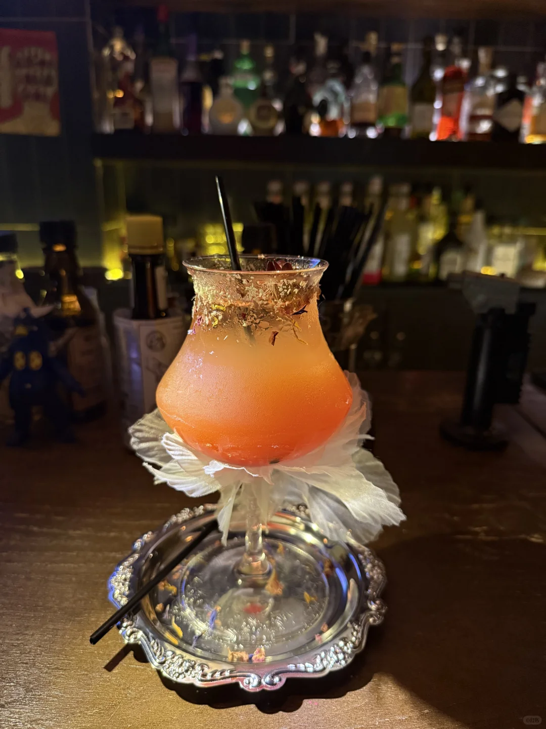 酒馆漫游🍸 微醺滤镜+红抹胸绝绝子