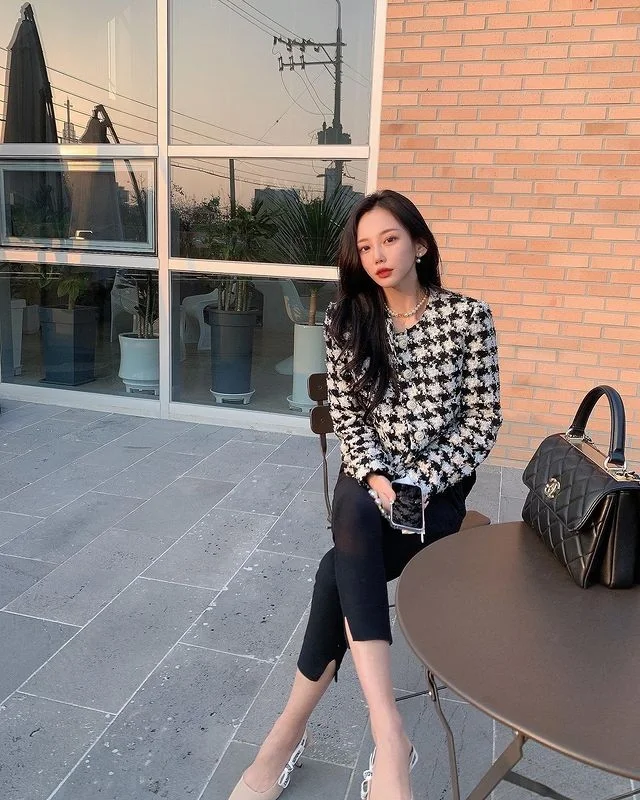 [ins美女]身材性感的大长腿美女模特写真2