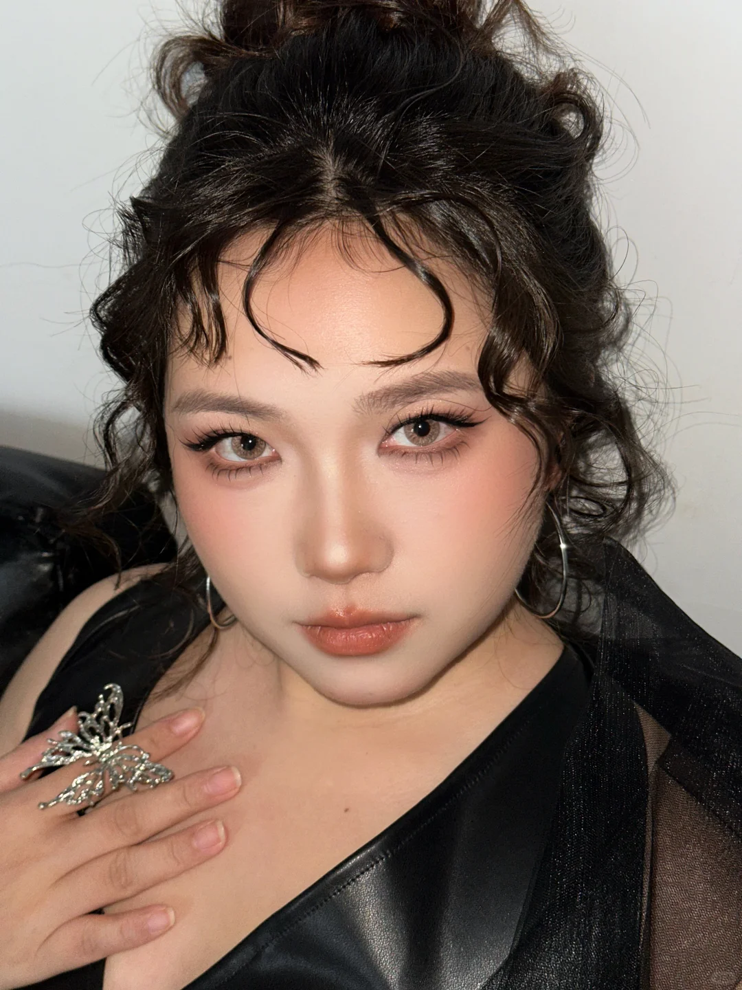 辣妹复古烟熏妆太绝了！