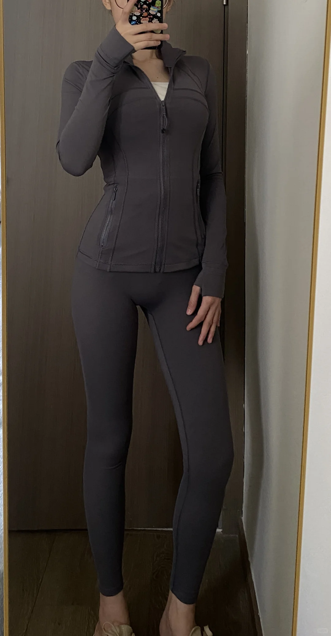 灰色瑜伽服，高级感满满～