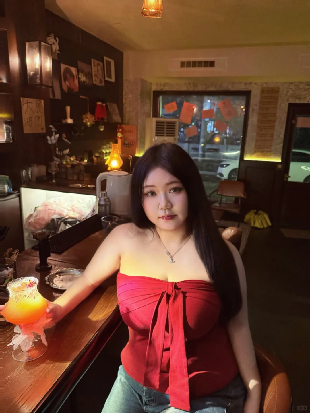 酒馆漫游🍸 微醺滤镜+红抹胸绝绝子