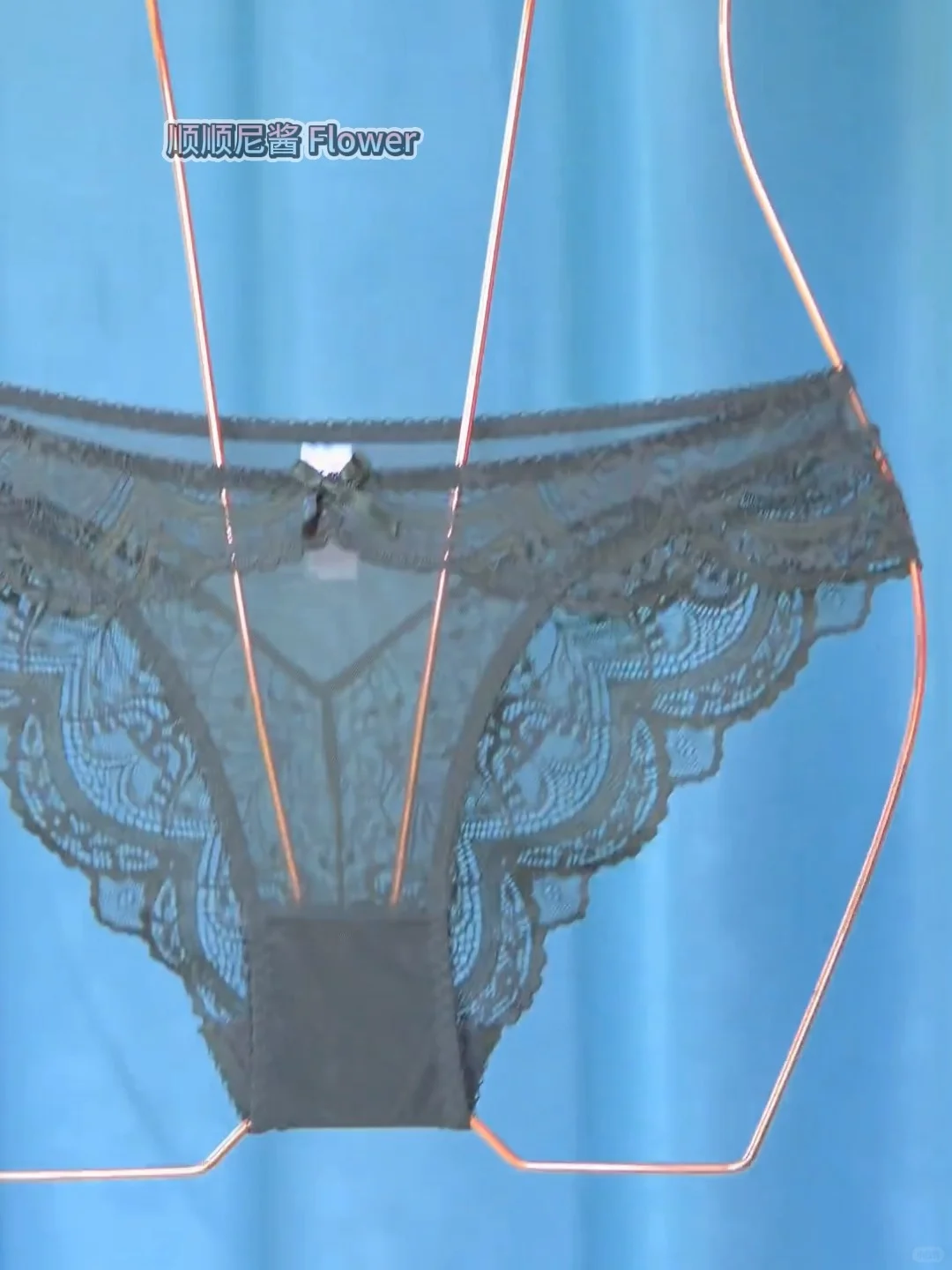 这样的蕾丝内衣套装真的很迷人🖤