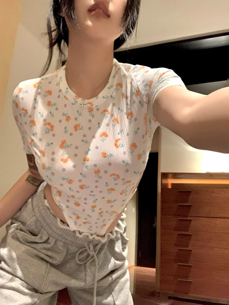 甜辣战神降碎花连体衣把纯欲感焊死在身