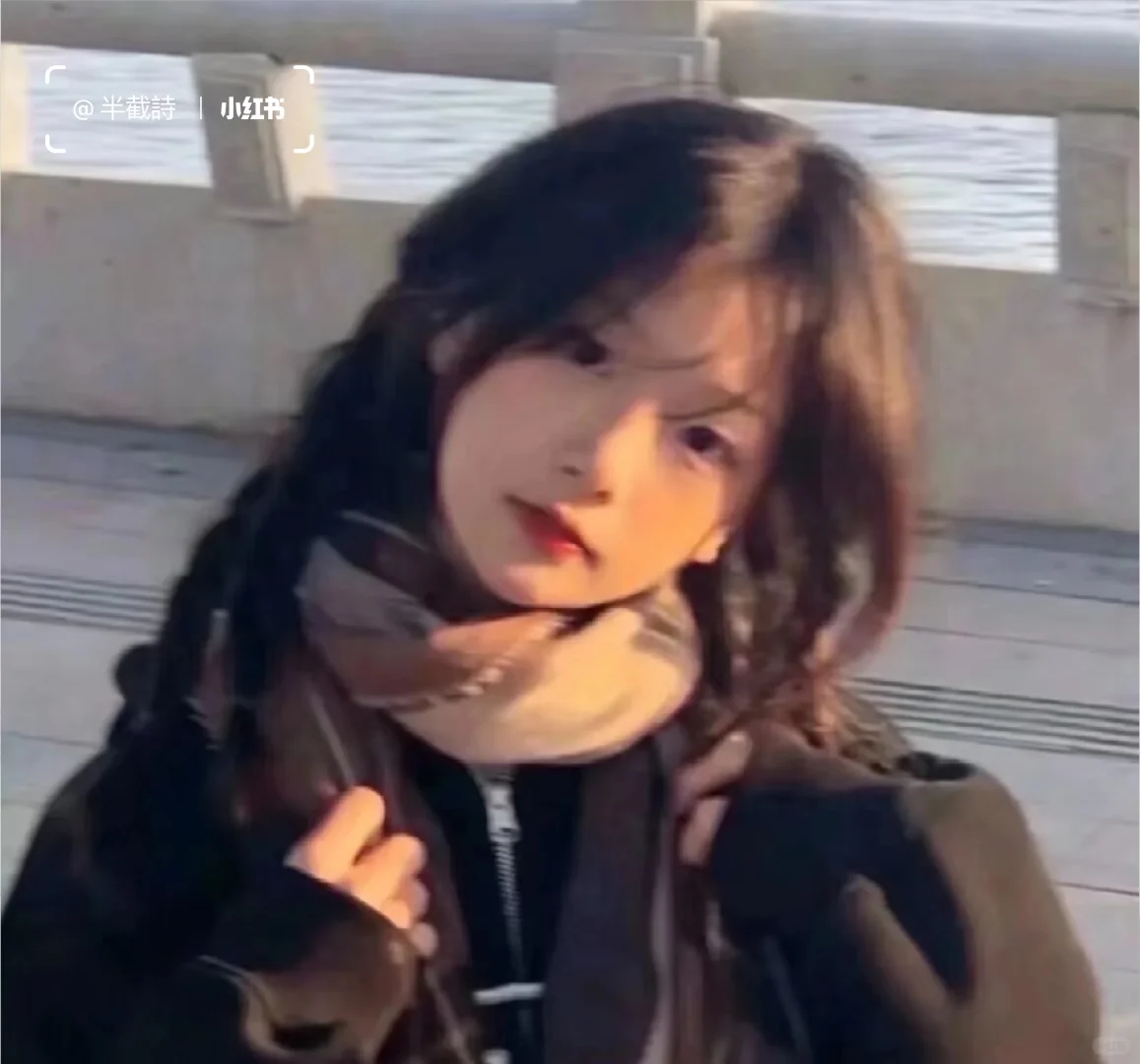 模糊氛围感女头