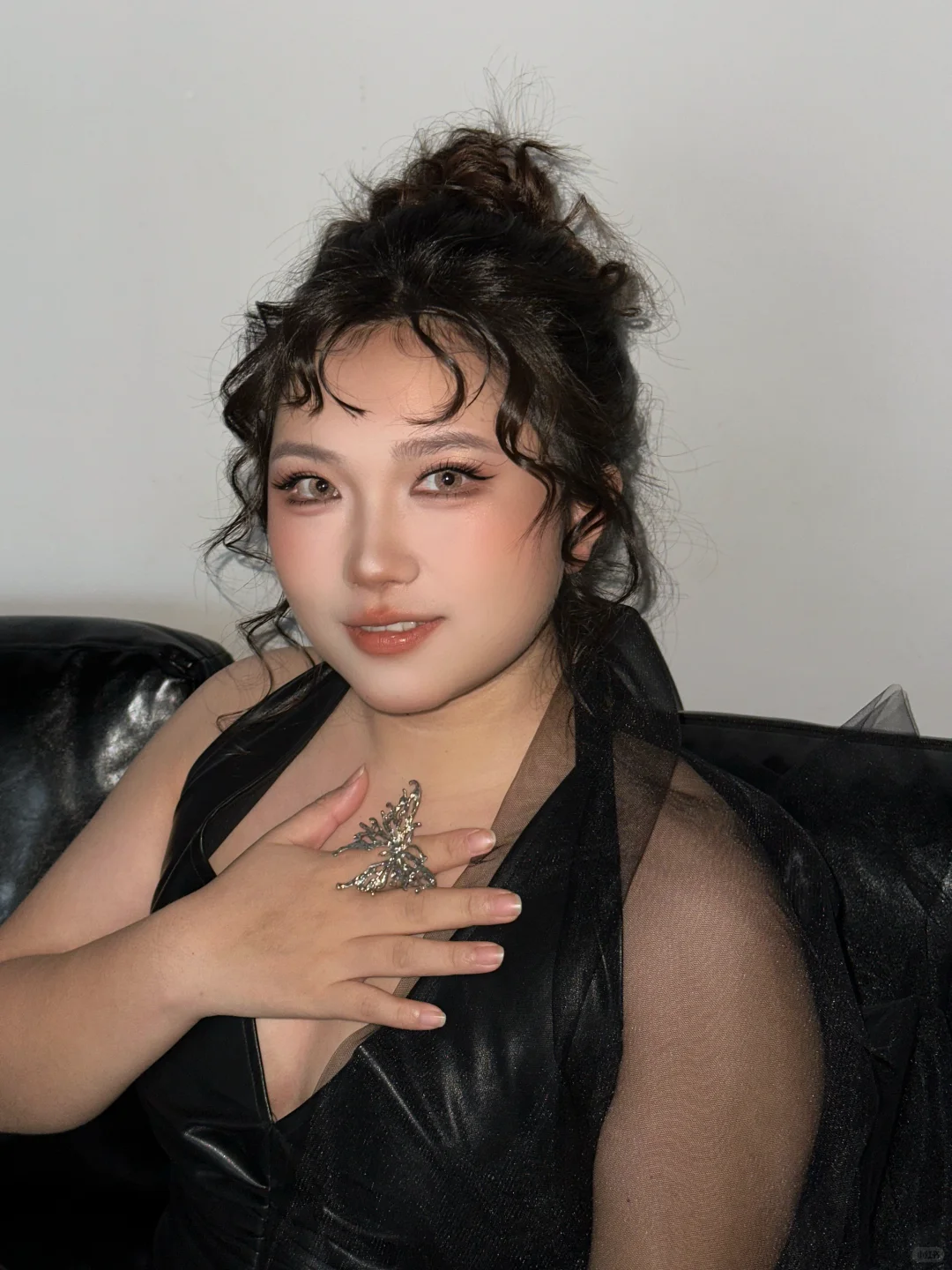 辣妹复古烟熏妆太绝了！