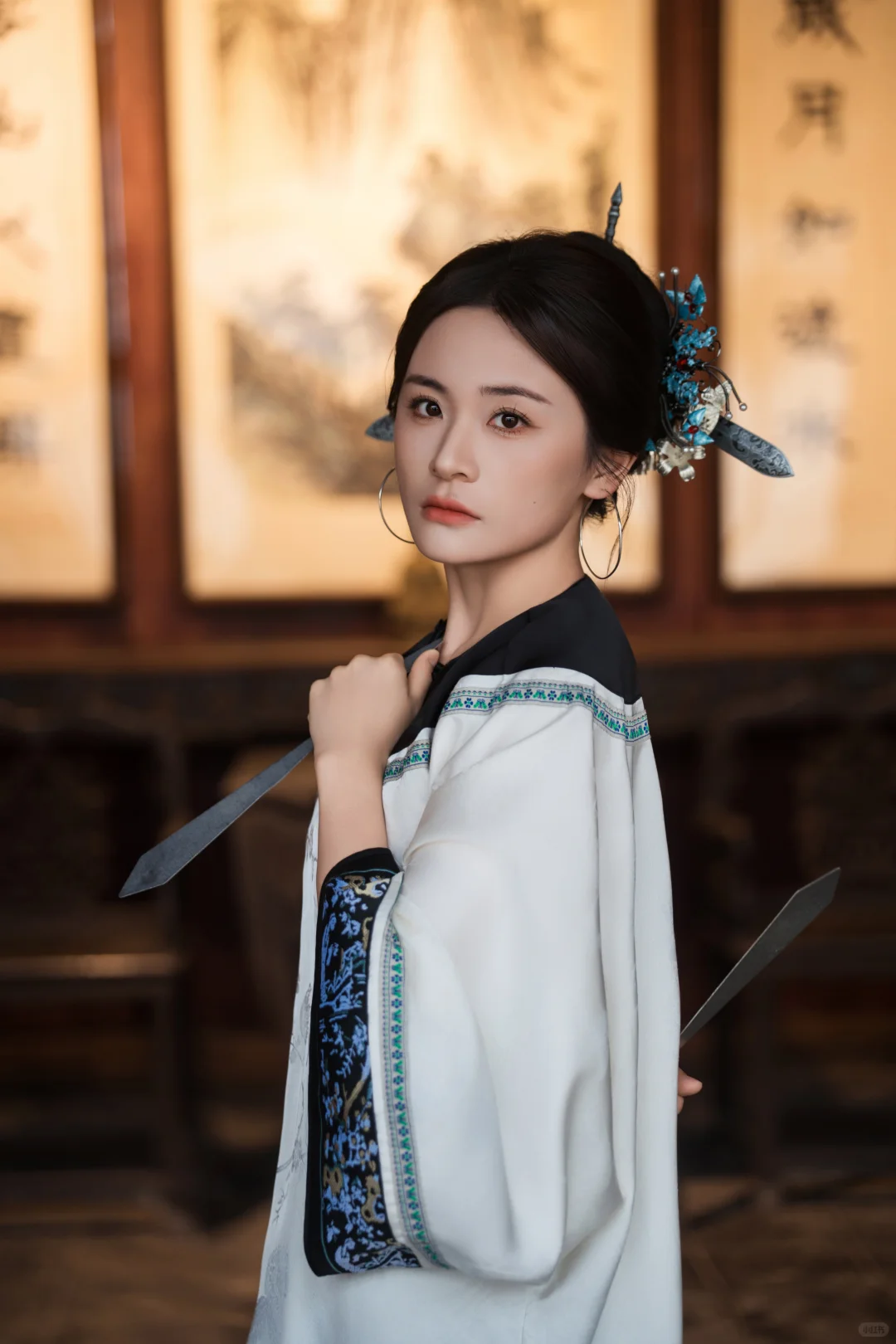 她可以是娇艳的花，也可以是锐利的剑⚔️