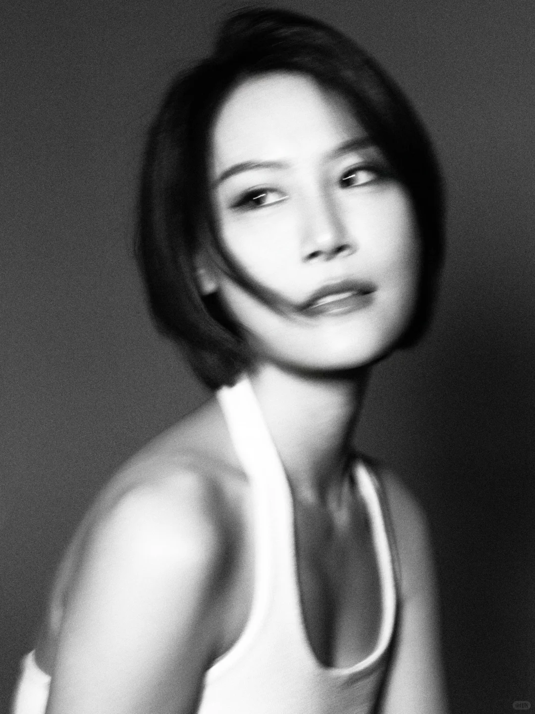 不必诉说所有故事，眼神会替我开口