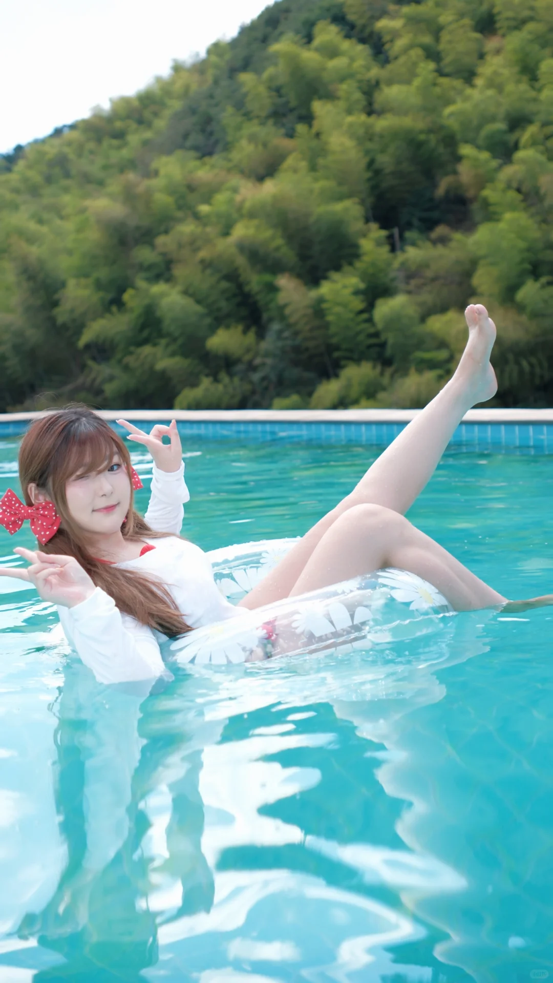 夏天就来这玩吧～游泳池～