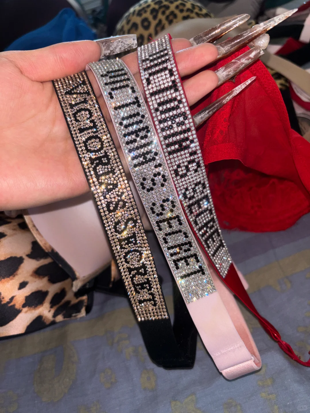 陆陆续续入的🎀维密闪钻肩带内衣👙