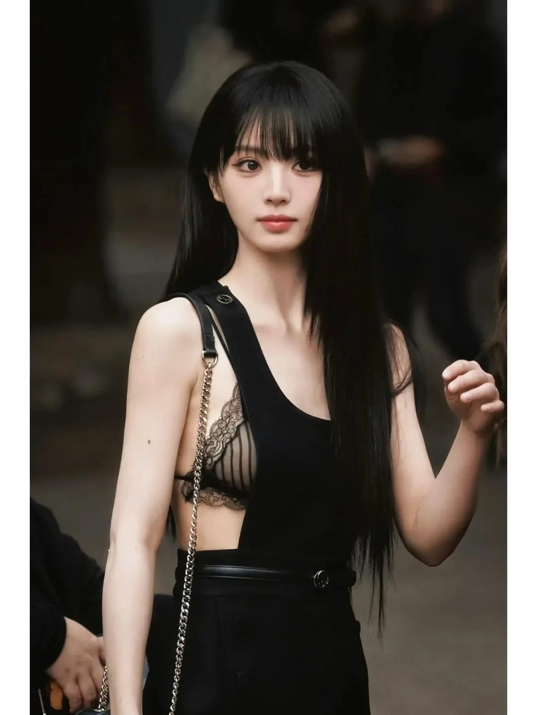 有人线下见过她吗？老天给她关了哪扇门？