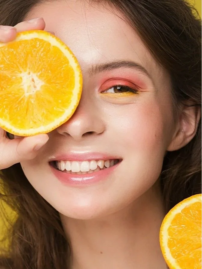 爱笑年轻女外模