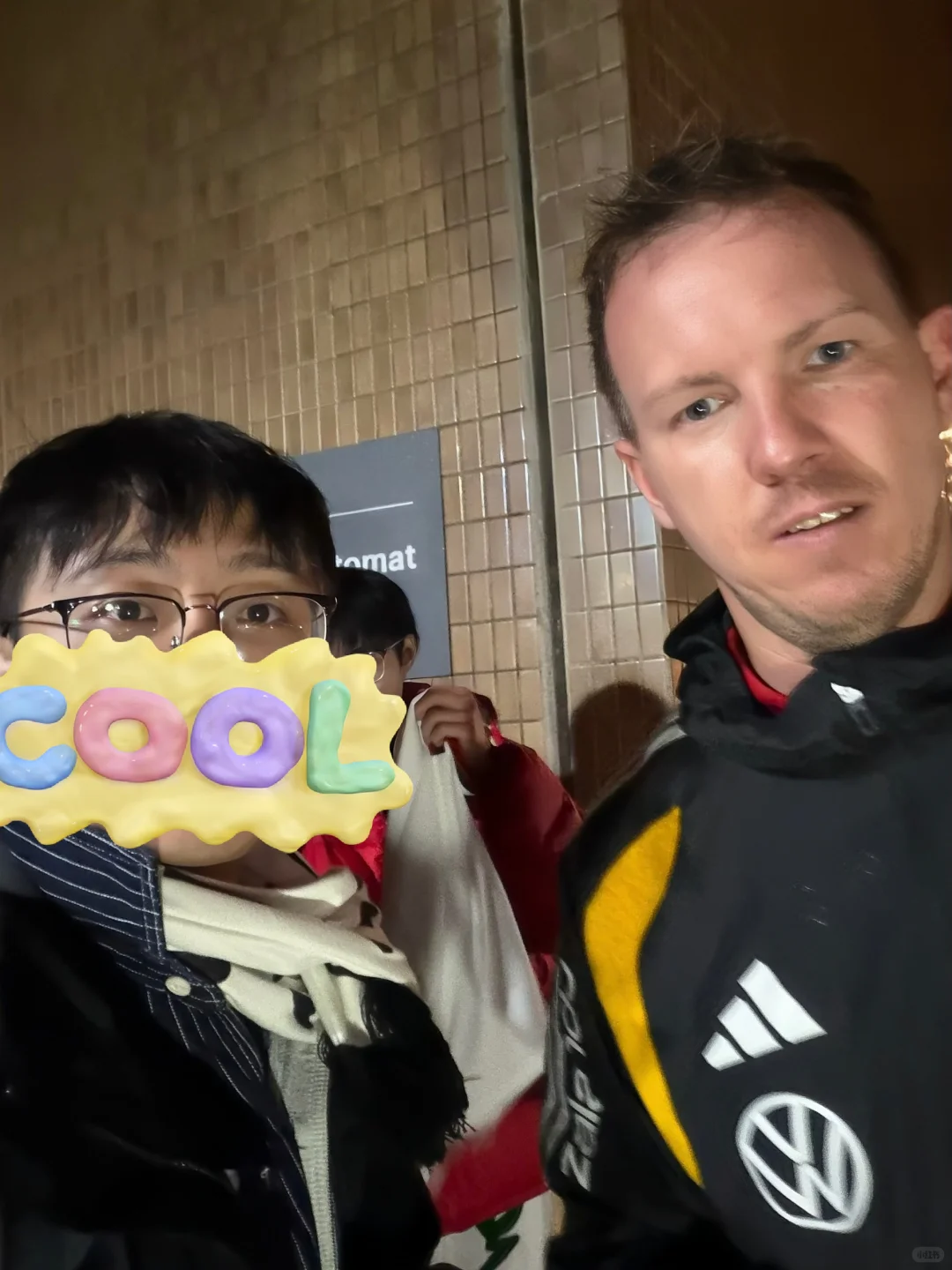 德国队的大巴车还有迎宾灯💡