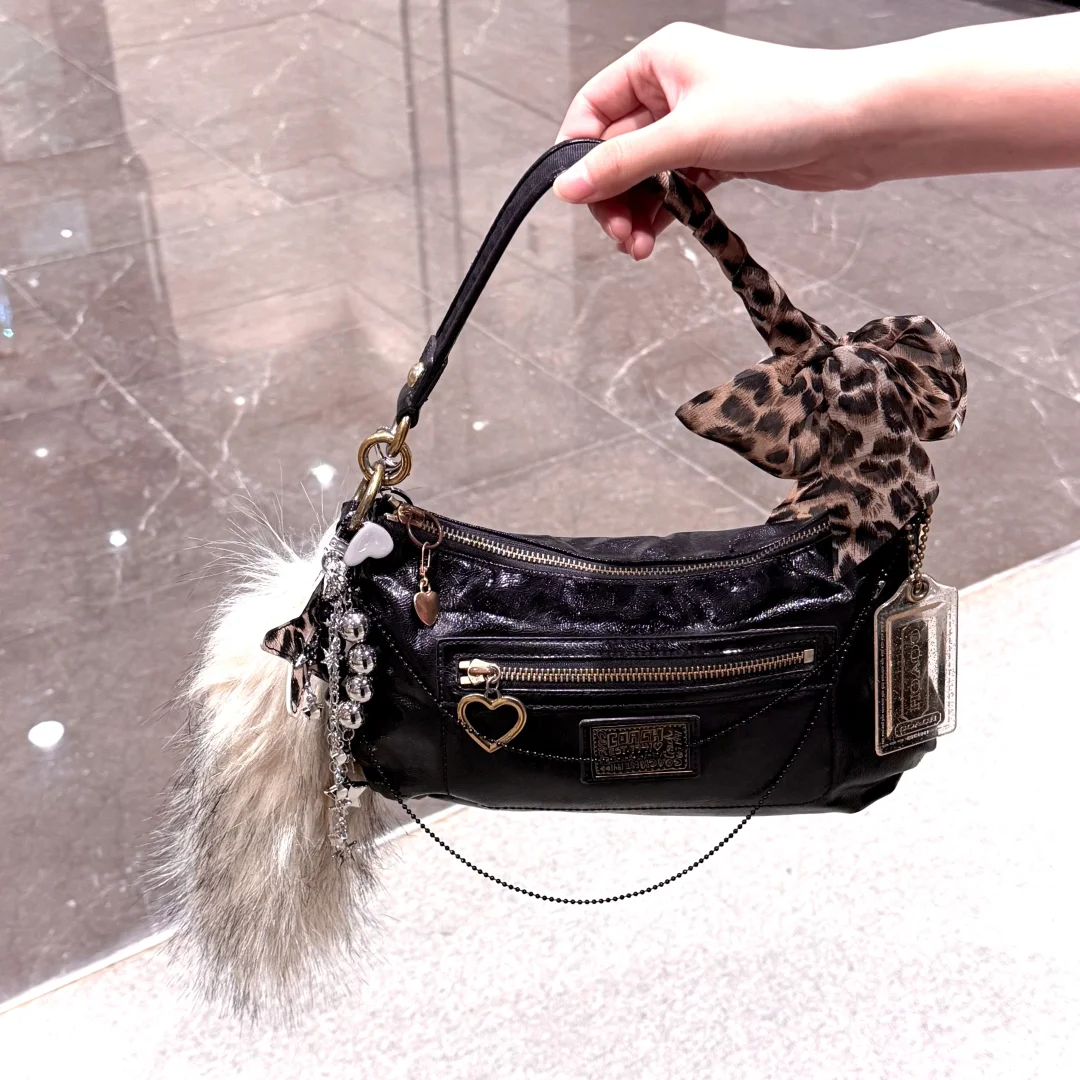 蔻驰Coach豹纹毛毛腋下豌豆包如时髦辣妹