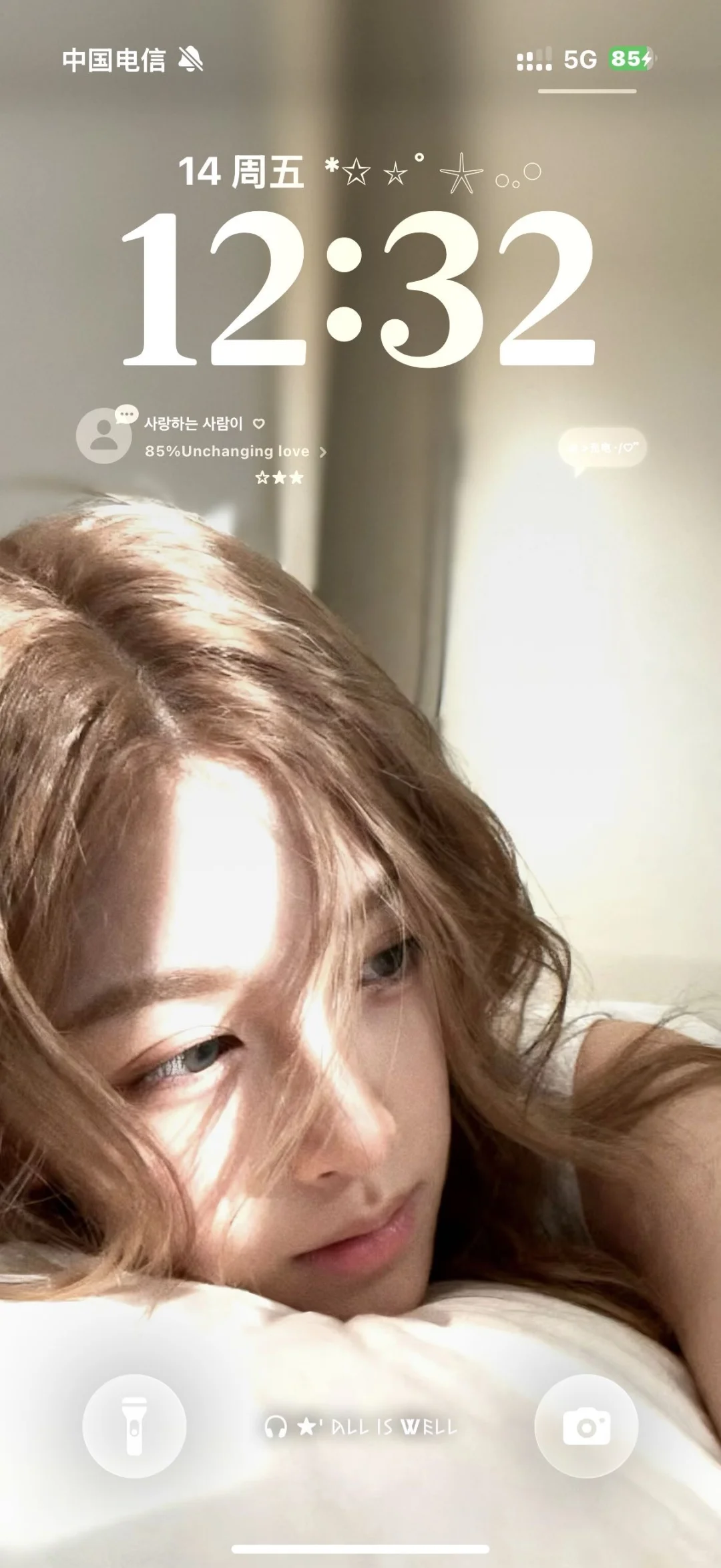 这个壁纸真的好喜欢啊！！！