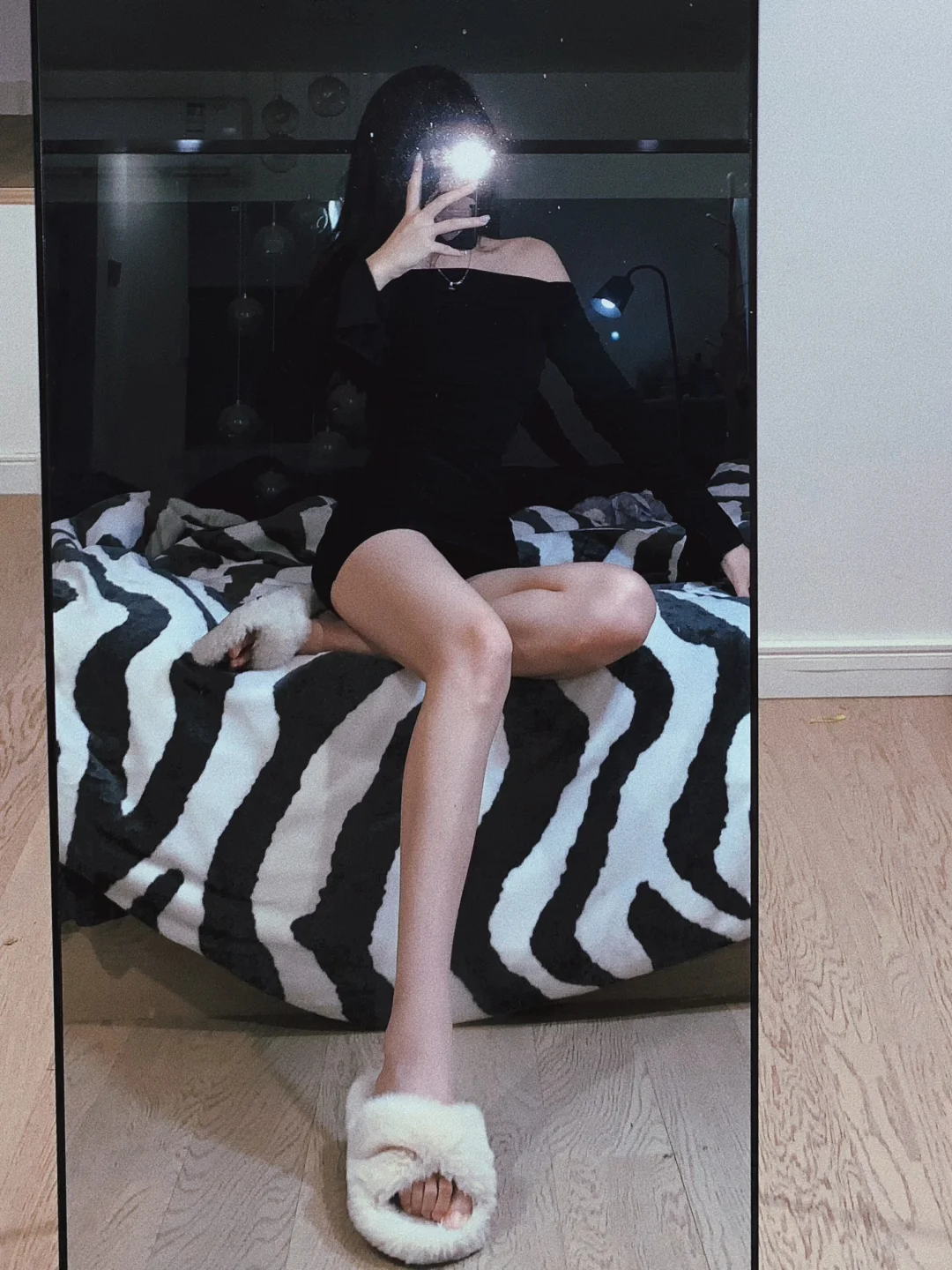 不露脸的氛围感对镜自拍｜穿搭的尽头是姐姐