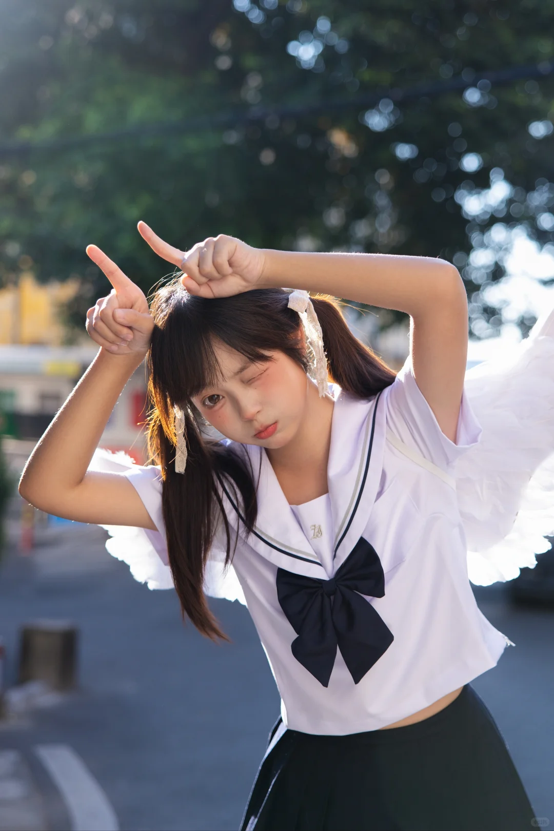 逆光发丝，元气少女