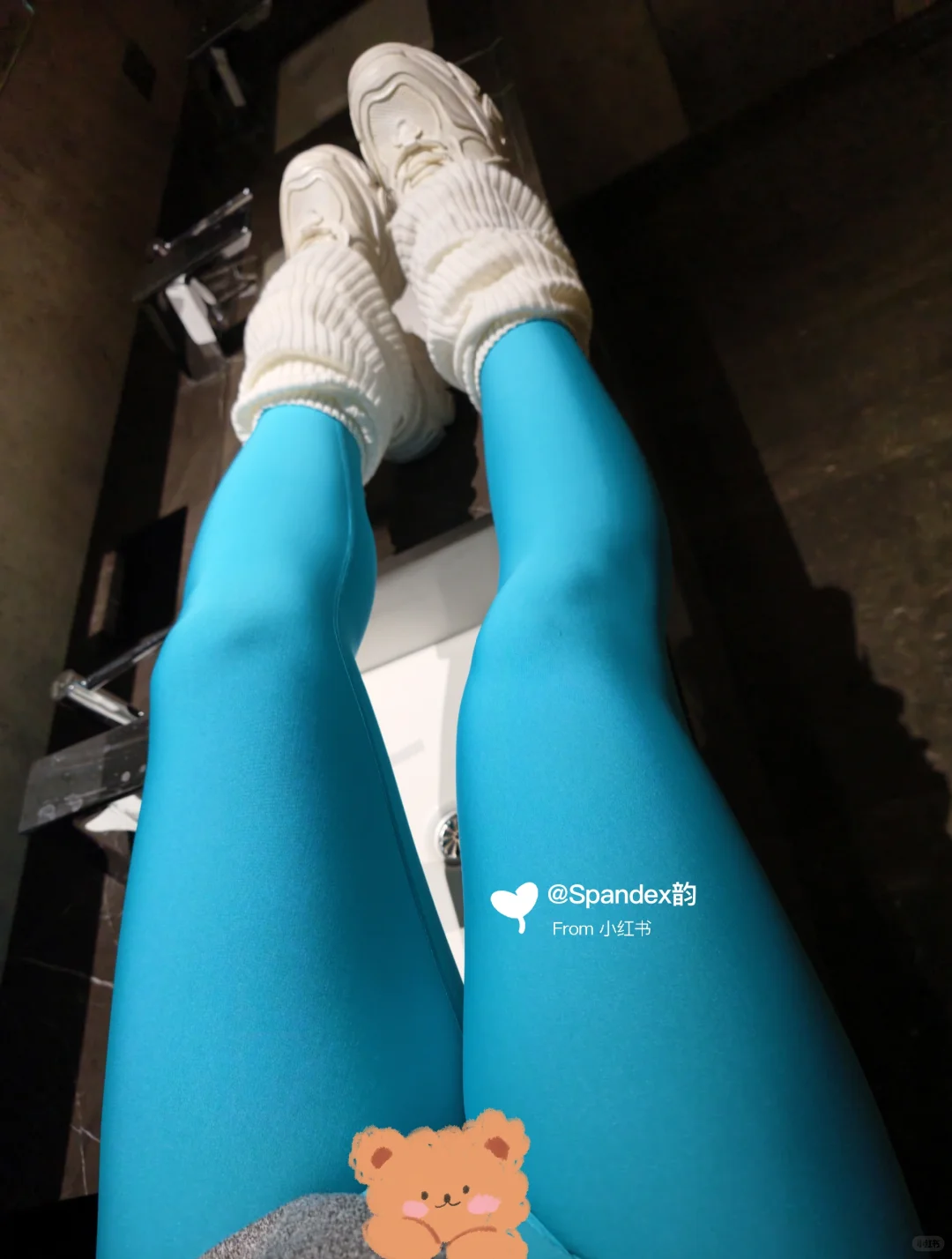 alo瑜伽裤和袜套绝配ootd