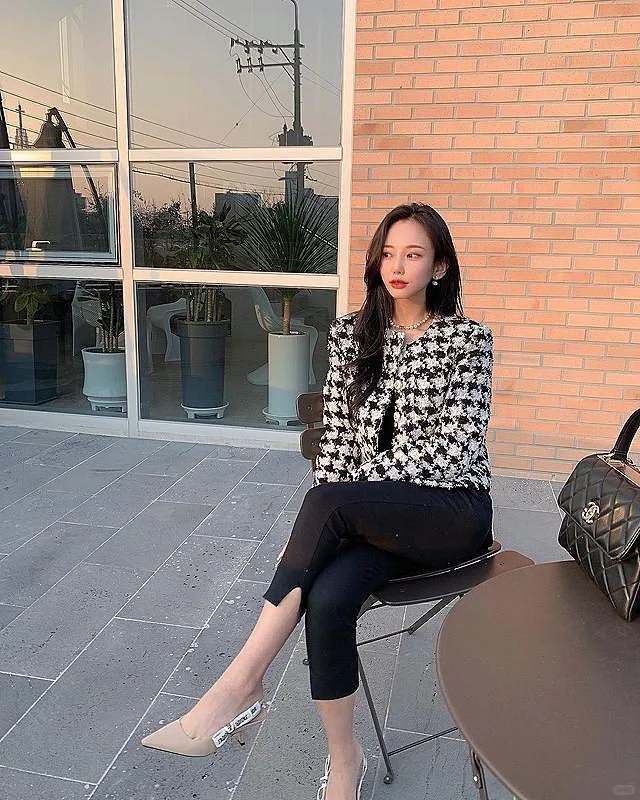 [ins美女]身材性感的大长腿美女模特写真2