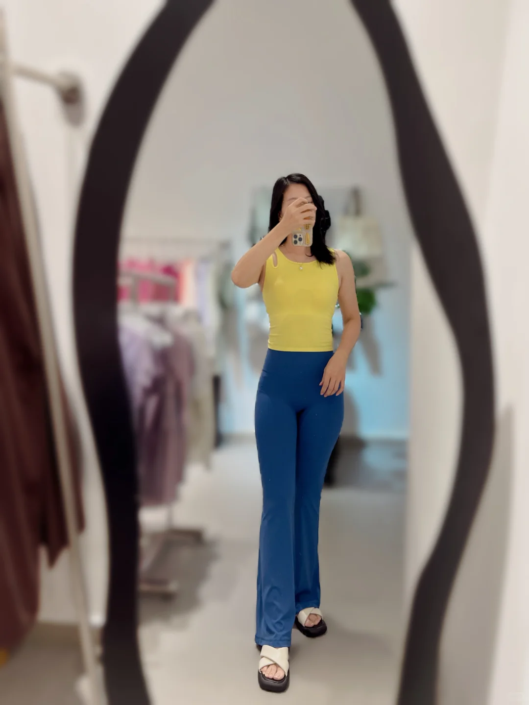 在东城万达，瑜伽服搭出港风复古松弛感