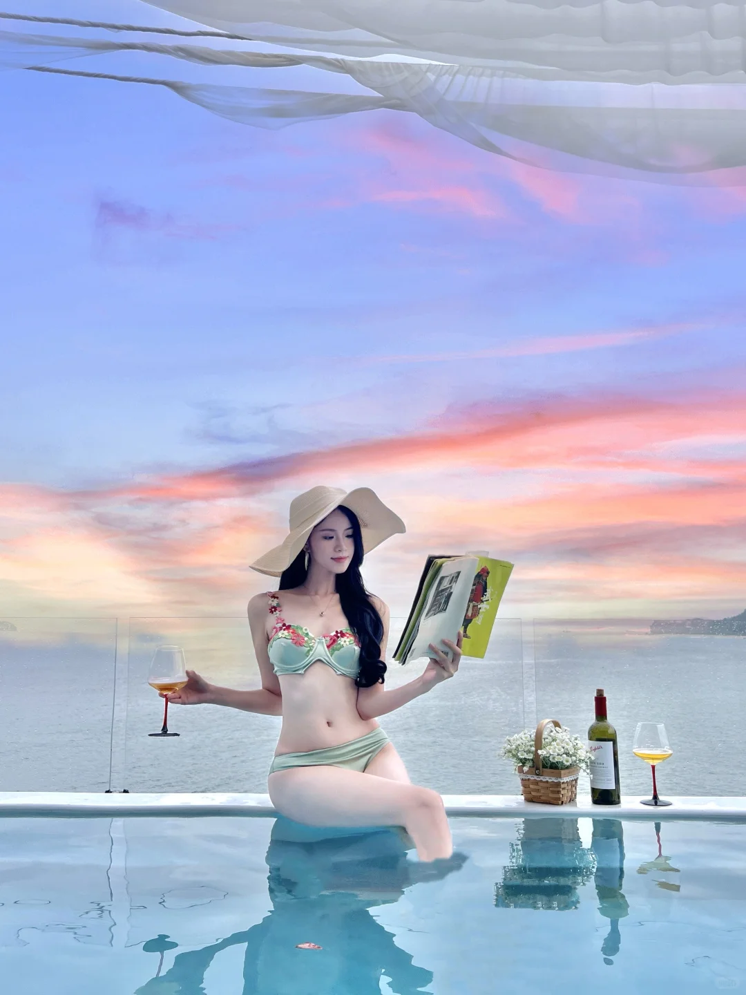 来场浪漫微醺🥂&泳池拍照姿势