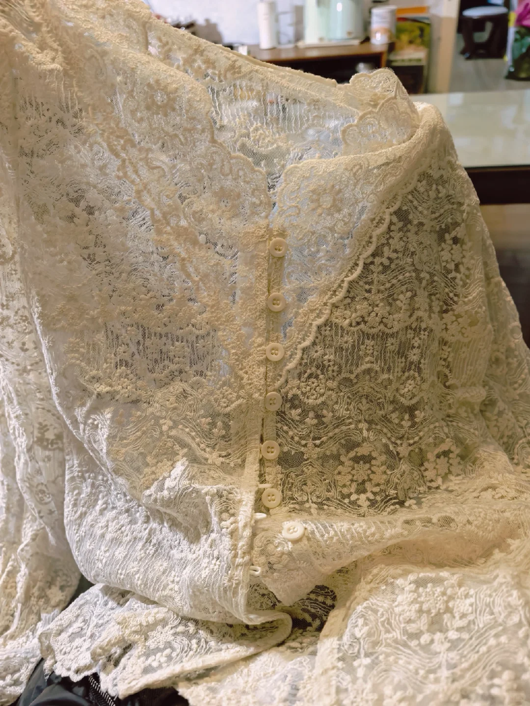 可以拿来搭几乎所有毛衣了