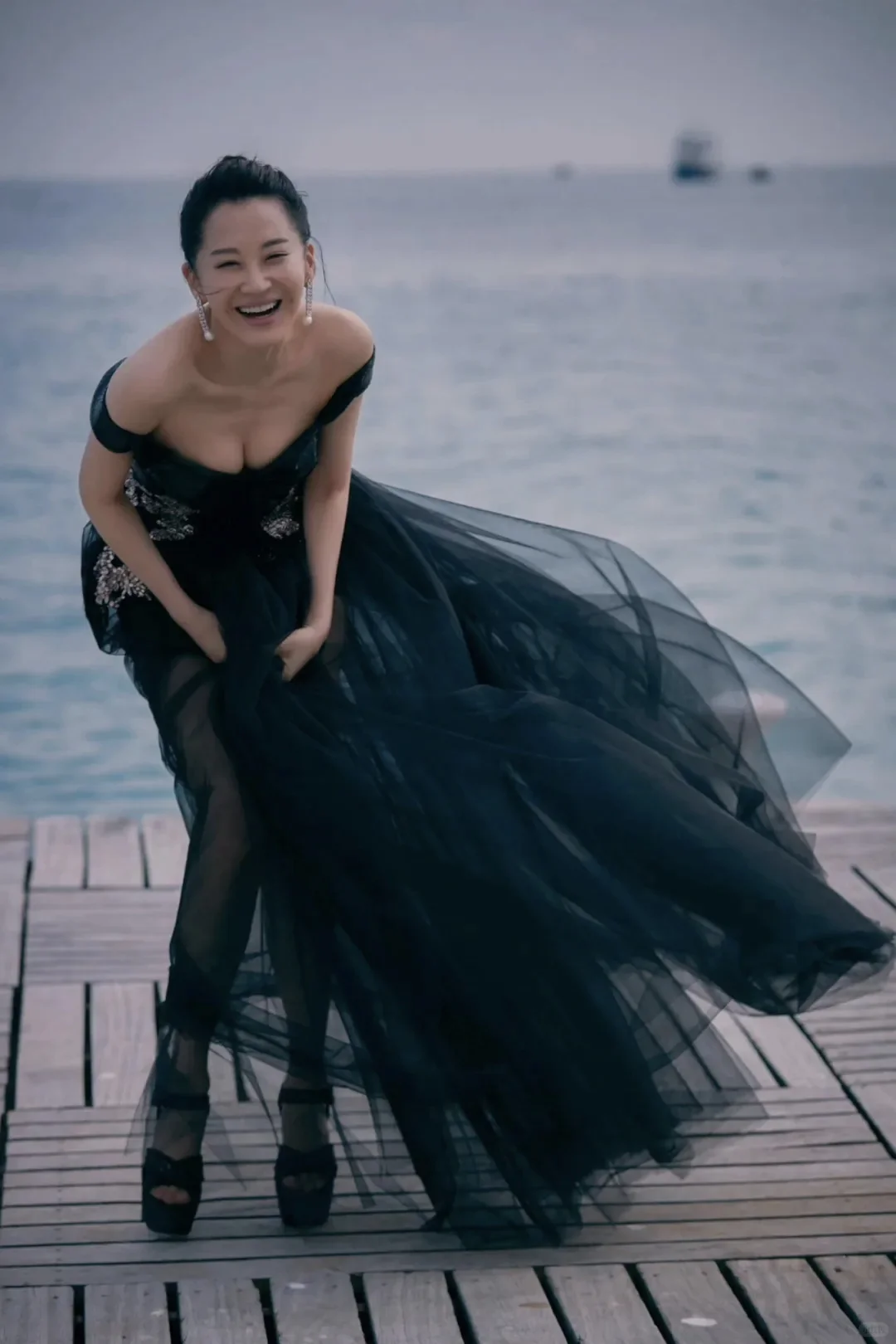 56岁许晴性感写真，太有女人味了!