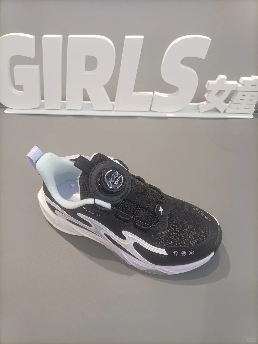 特步少年女宝新款｜旋转扣运动鞋，萌娃必备