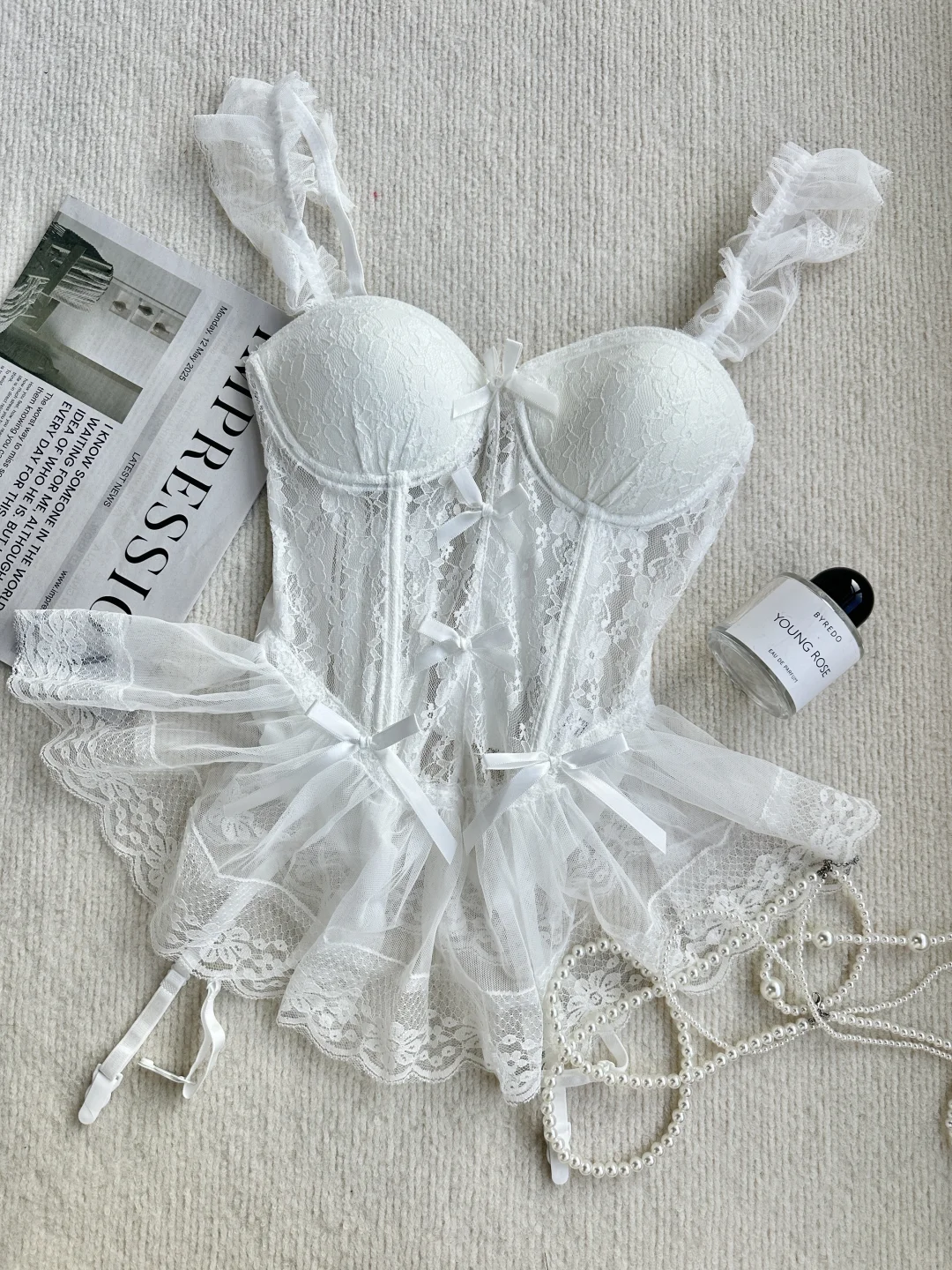 美到窒息🦋白色蕾丝鱼骨胸衣好温柔好韩啊..