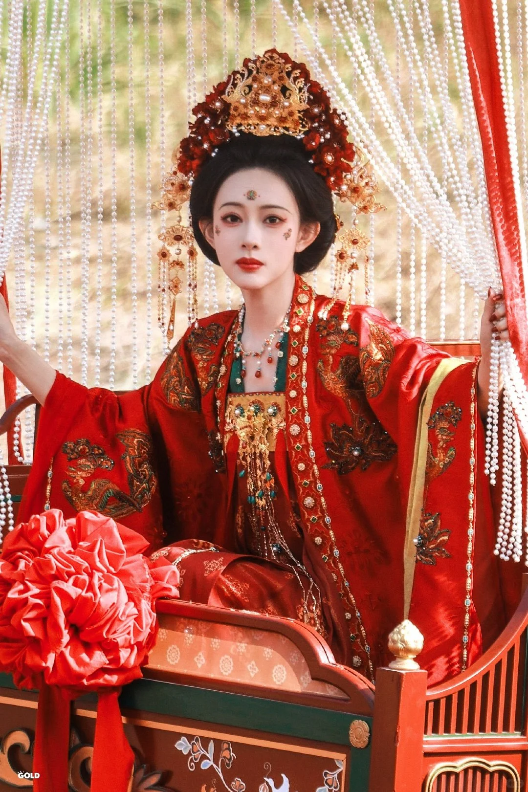 你要写女将军，就不能只写女将军