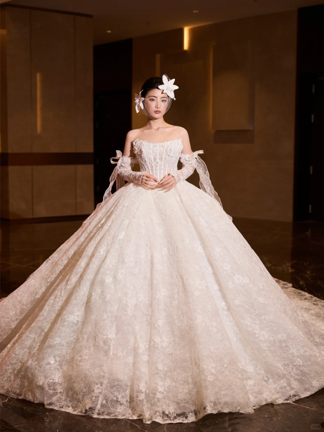 穿上了蕾丝婚纱｜怎么能拍的这么高级呢！