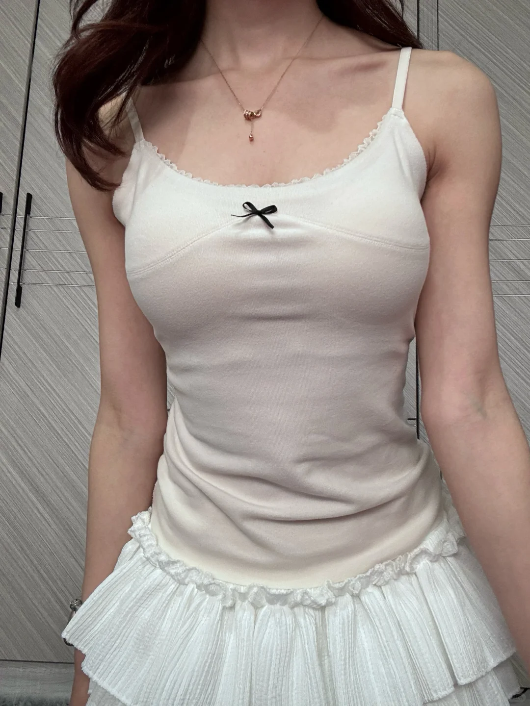 被问爆的奶杏色吊带!