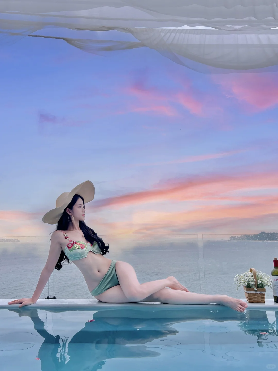 来场浪漫微醺🥂&泳池拍照姿势