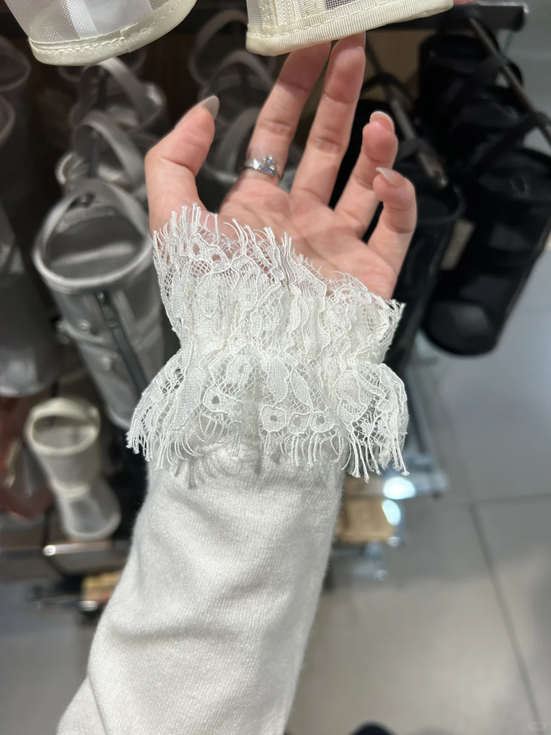 🙈穿上这件蕾丝毛衣🦢感觉自己像白天鹅