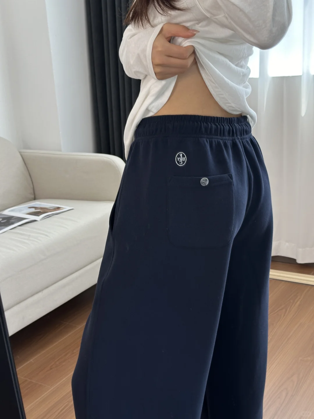 jennie味很浓的藏青色卫裤！！！