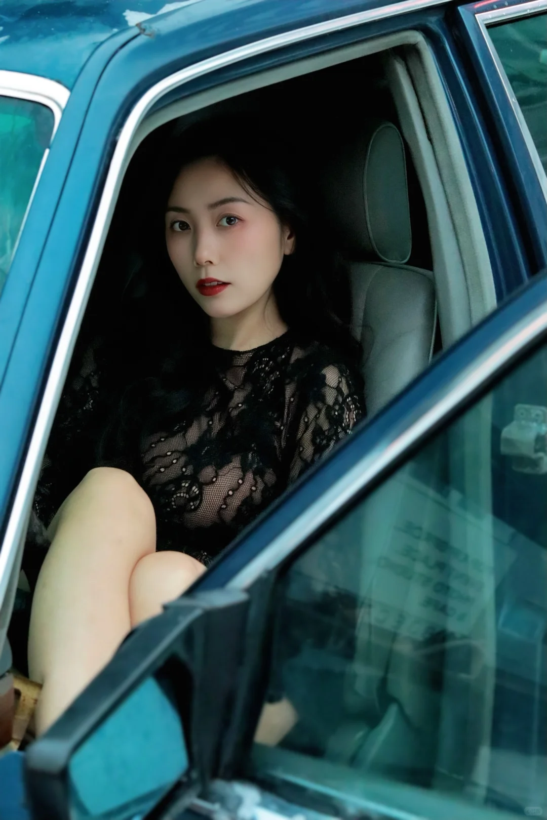 红唇➕蕾丝，这道题我会