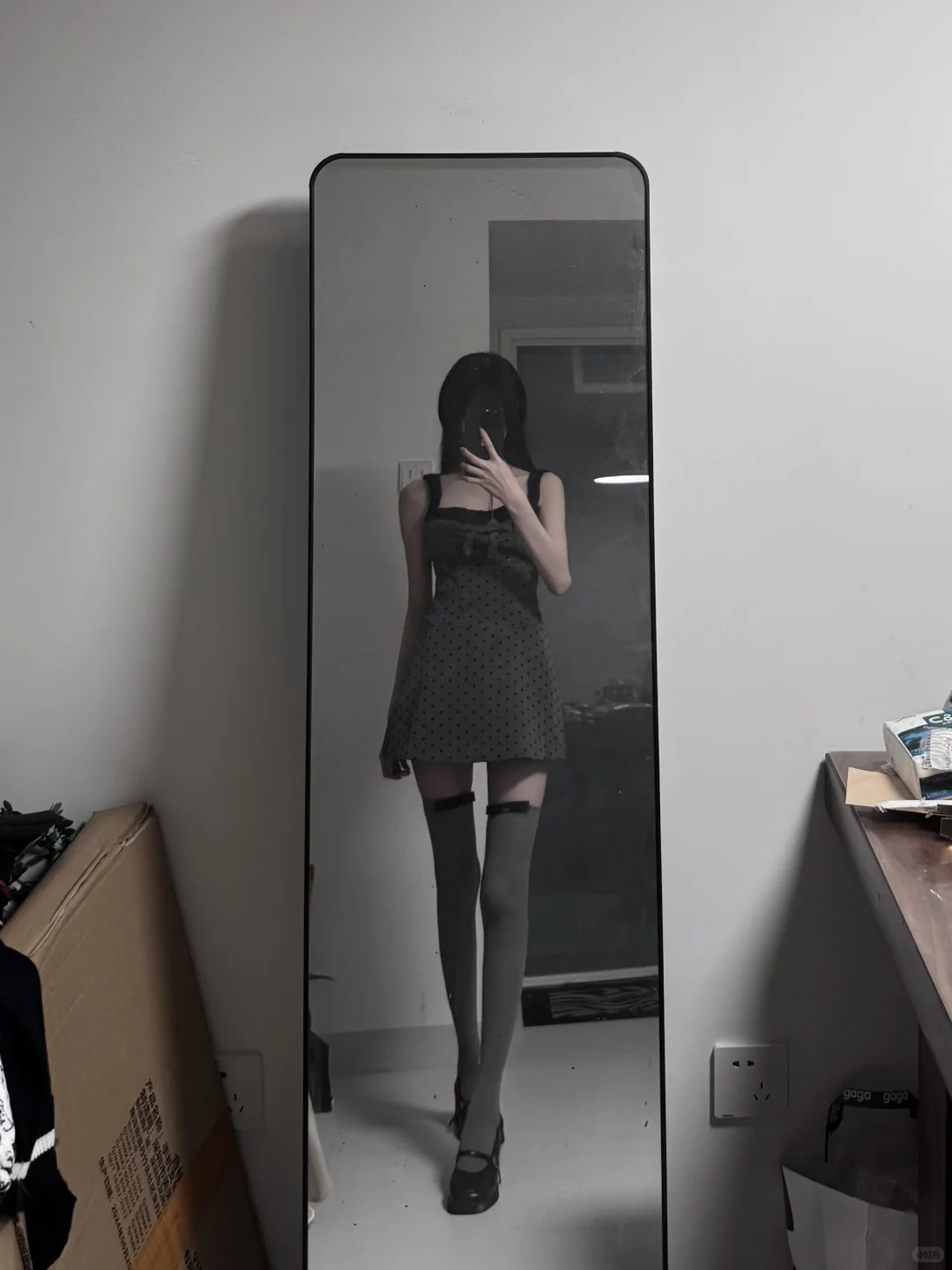 好纠结搭大腿袜还是小腿袜…