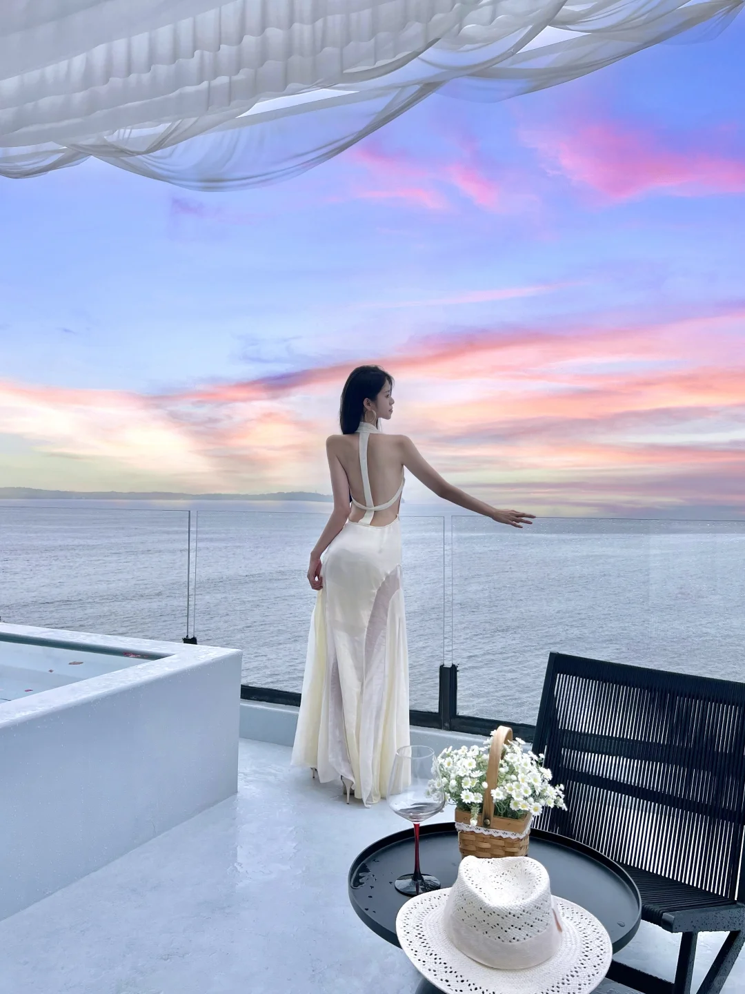 来场浪漫微醺🥂&泳池拍照姿势